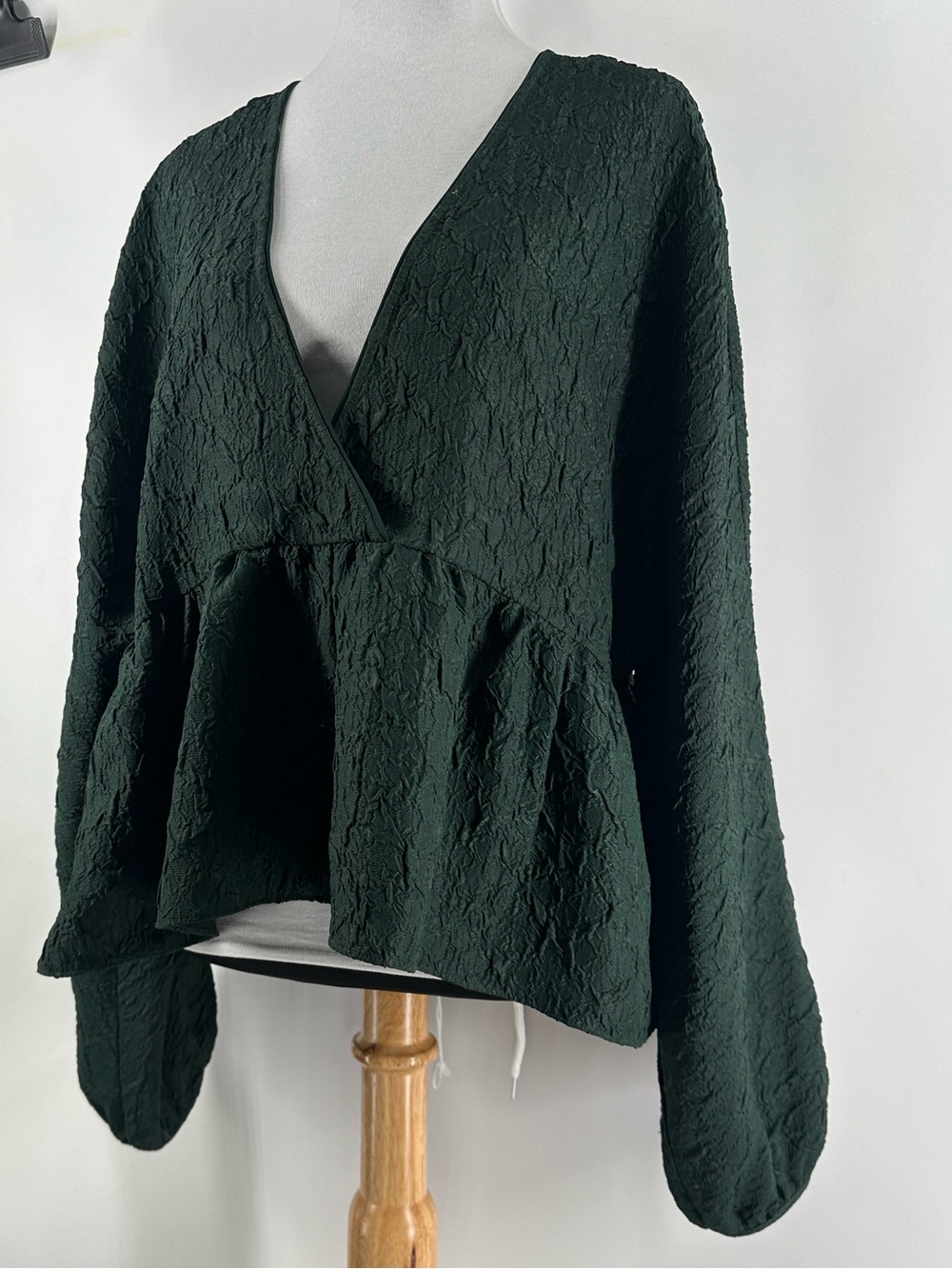 Aritzia Wilfred peplum Blouse forest green Textured peplum Blouse sz lg - Picture 6 of 11
